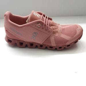 On cloud monochrome Shoes For Women Size 7.5 Swiss Engineering Running Shoes